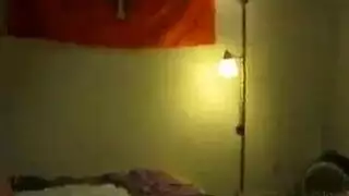 أول مرة لمراهقة صغيرة على الكاميرا: صريح وخام