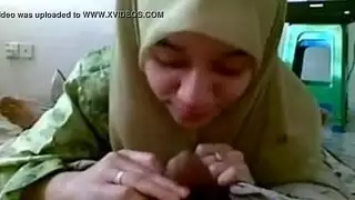 مطلقة ناضجة تتوسل لتلقي قذف شرجي عنيف