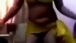 فيلم منزلي صريح: رقص البكيني العراقي يتحول إلى فعل صريح