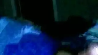 جلسة استمناء بقضيب عملاق مع غطاء وتلطيخ لعبة جنس