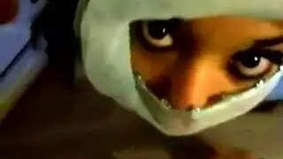 عاهرة متخفية تخدم القضيب تحت النقاب وتتلقى الحمم