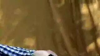 حفلة تحولت لجنون: يأخذها لضربة قوية في الفناء الخلفي