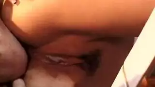 وصفة أمي السرية: سحاق على طاولة المطبخ