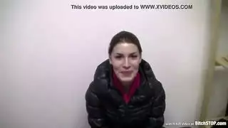 العاهرة المراهقة تُهيمن عليها قضيب الرجل الأكبر الضخم