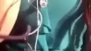 فتاة عربية رهف تتحدث بقذارة وتصور فانتازيا نيك الثدي على الكاميرا