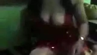 عاهرة مغربية ساخنة تتوسل للسائل المنوي في حديث جنسي صريح