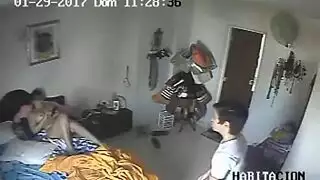 لقطات كاميرا سرية: تلميع النظارات يتحول إلى جنس صريح