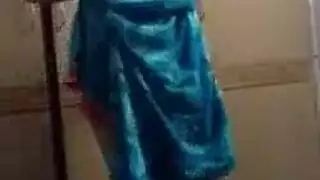 مراهقة مصرية ساخنة تتعرى بعد الاستحمام – مضاجعة ولعب بالأثداء