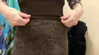 البس لتخلع: إباحية صريحة لنساء عاريات