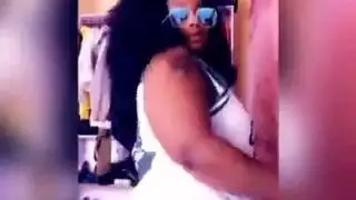 زوجة الأب في البونداج: ليزا آن تمتلئ حلقاً ومهبلاً بقوة