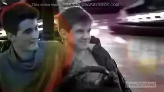 شابان في جنس شرجي مكثف مع ذروة ولع بالأقدام