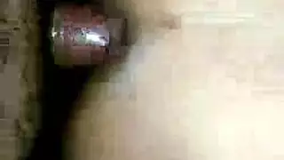 فم سامية المبلل يعبد زباً قاسياً