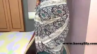 يخنقها لما تموت