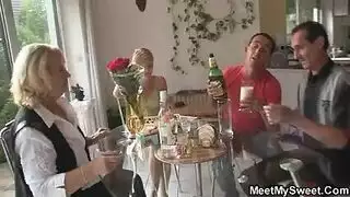 عاهرة تحصل على فعل شرجي خشن على موقع إباحي مجاني