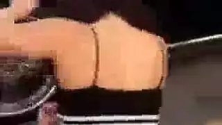 قضيب أزرق كبير يدخل بعمق بداخلها