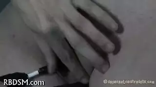 إكس إكس إكس: خلع ملابس محجبة ومص قضيب