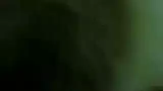 مصرية فاتنة ذات ثدي كبير تظهر ثدييها وتتوسل للقضيب