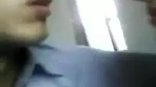 طالبة محجبة تمارس جنس فموي صريح ومداعبة بالشفاه