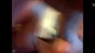 وجهة نظر المتلصص: مراقبة سمراء كبيرة الصدر في فيلم بورنو صريح