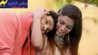 عاهرات هنديات يركبن زبور كبيرة في مشاهد إباحية