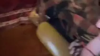 تبديل الملابس مع صحبتها