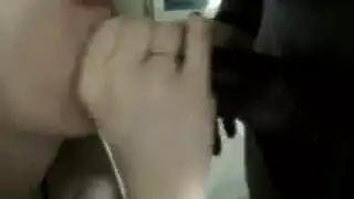 ابتلاع سائل ساعي التوصيل قبل لعق فرج شهواني