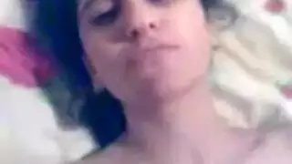 هذه нимفو لا تستطيع الاكتفاء تحتاج إلى صف من الرجال لممارسة الجنس معها بشراهة