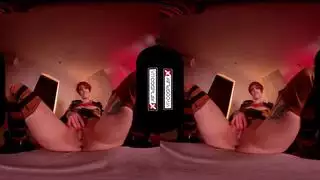 مص في الواقع الافتراضي: فتاة جميلة تبلع قضيبًا كبيرًا بعمق