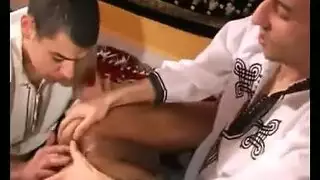 رجال شرق أوسطيون في مشاهد مثلية ساخنة